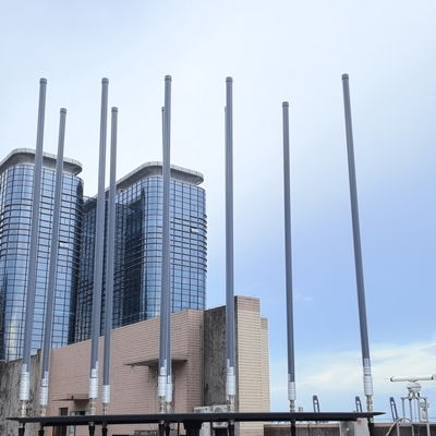 500m에서 2km 반지름 장애 범위와 최대 95% 습도 방수 IP65을 갖춘 고력 UAV / 안티 드론 방해 시스템